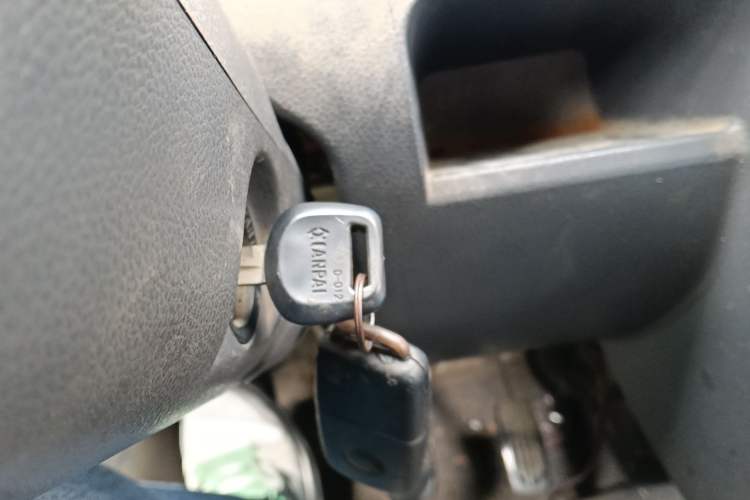 Used BAIC Weiwang 306 2013 1.2L Value Edition Basic CNG 7-seater A12 China IV
