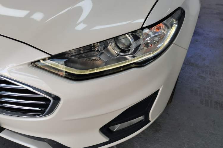 Used Ford Mondeo 2018 EcoBoost 180 Smart Control Fashion Model China VI Standard