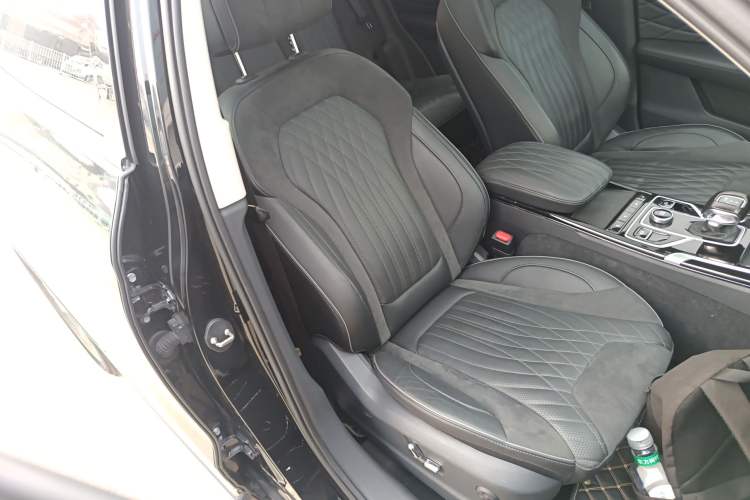Used Hongqi HS5 2022 Revised Version 2.0T Smart Connect Flagship Edition
