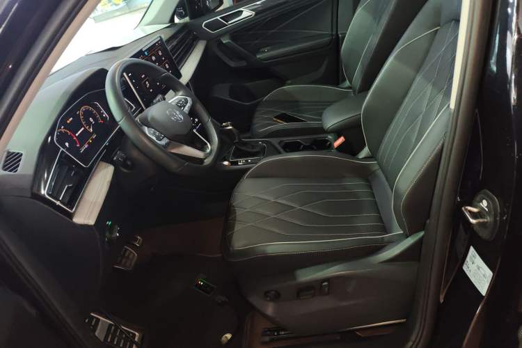 Used Volkswagen Tiguan L 2024 300TSI Automatic Two-Wheel Drive Smart Edition
