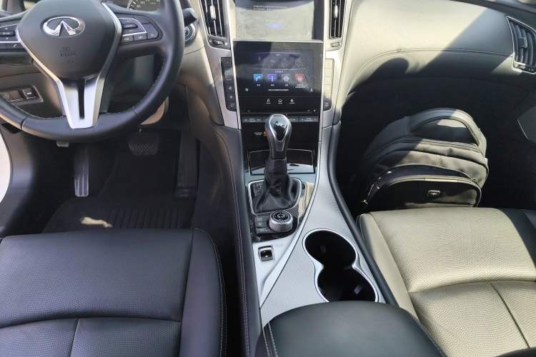 Used Infiniti Q50L 2018 2.0T Enjoyment Version China VI Standard
