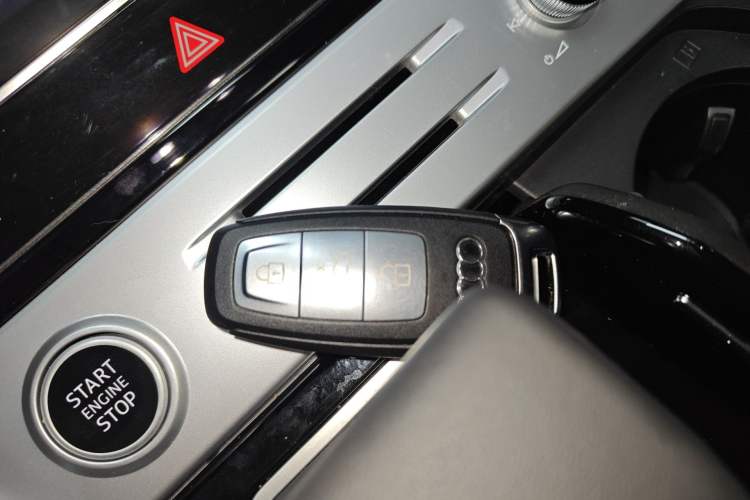 Used Audi Q6 2024 45 TFSI quattro Qiyun Edition Yulin Package 6 seats Vehicle Key