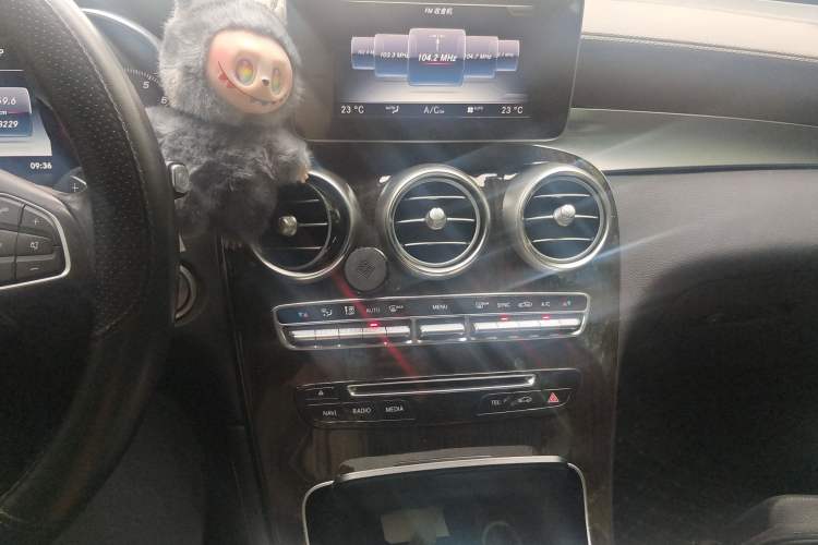 Used Mercedes-Benz GLC 2017 GLC 260 4MATIC Luxury Model Audio And AC Panel