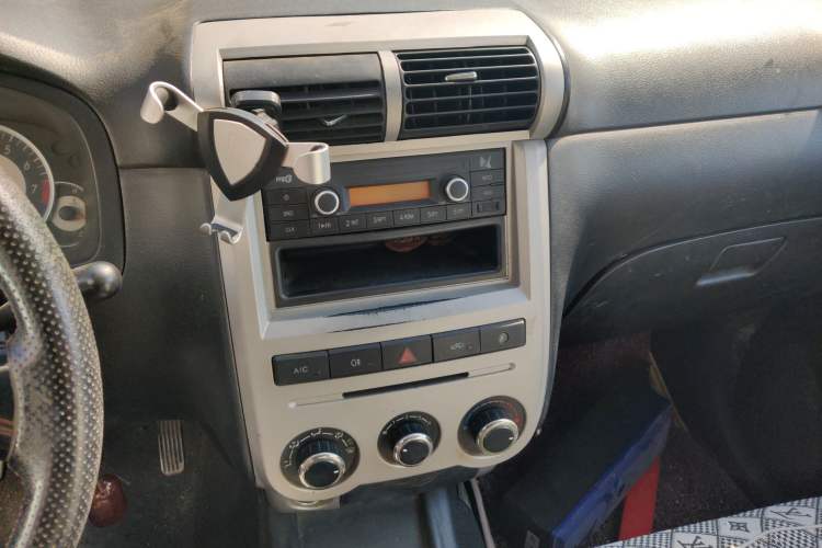 Used FAW Senya S80 2011 1.5L Manual 5-Seater Urban Elite Edition Audio And AC Panel