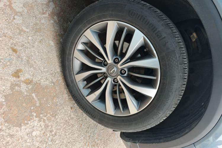 Used GAC Trumpchi GS8 2017 320T Two-Wheel Drive Luxury Smart Connectivity Version (7 Seats) Right Front Wheel Hub