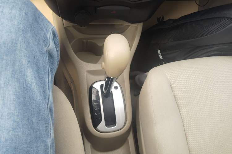 Used Nissan Livina 2015 1.6XE CVT Comfort Edition Gear Lever