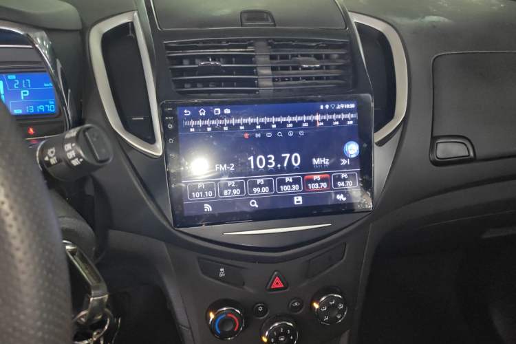 Used Chevrolet Trax 2016 1.4T Automatic Two-Wheel Drive Comfort Version with Sunroof Audio And AC Panel