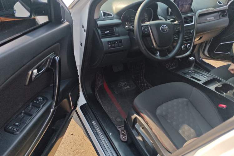 Used Bestune X80 2016 2.0L automatic Comfort trim level
