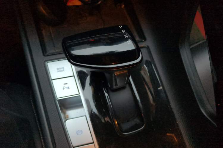 Used Hyundai Elantra 2022 1.5L CVT LUX Prestige Edition Gear Lever