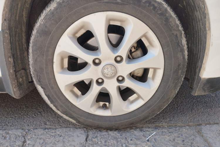 Used Venucia R50 2015 1.6L Automatic Version with Beidou Navigation Right Front Wheel Hub