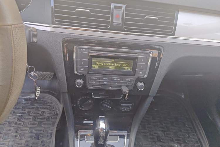 Used Volkswagen Bora 2013 1.6L Automatic Fashion Model