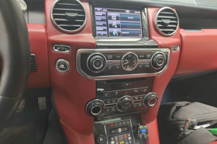 Used Land Rover Discovery 2013 3.0 SDV6 HSE Diesel Edition Audio And AC Panel