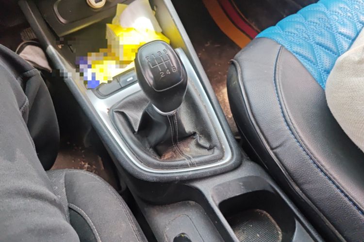 Used Hyundai Celesta 2018 1.6L Manual GL Enjoyment Edition China VI compliant Gear Lever