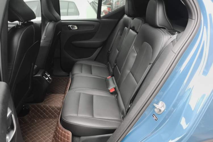 Used Volvo XC40 2023 B4 4x4 Smart Luxury Edition Left Rear Seat