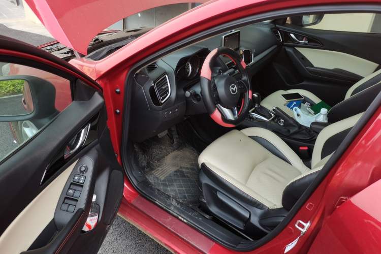 Used Mazda 3 Axela 2014 Sedan 2.0L Automatic Sport Model Driver Seat