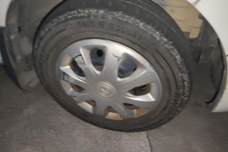 Used BAIC Weiwang M20 2014 1.5L Basic Version DAM15DL Right Front Wheel Hub