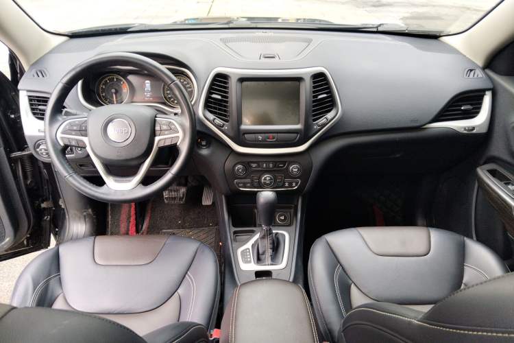 Used Jeep Cherokee 2020 2.0L Two-Wheel Drive Classic Sports Edition
