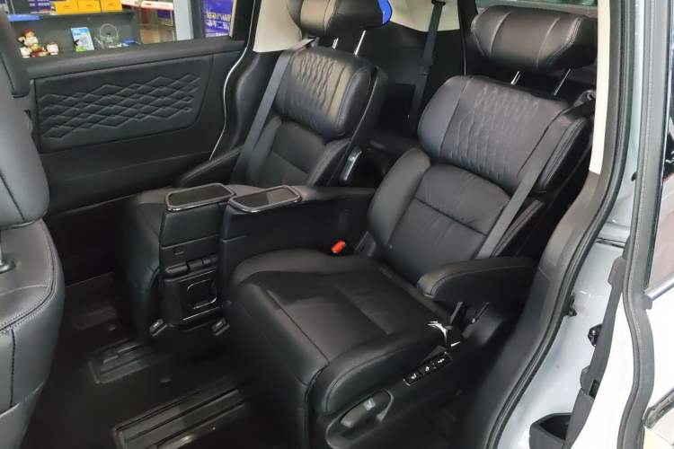 Used Honda Elysion 2024 2.0L eHEV Luxury Edition