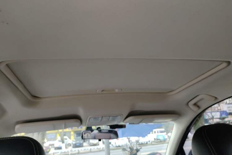 Used Dongfeng Fengon 580 2017 Revised Version 1.5T CVT Luxury Edition Headliner