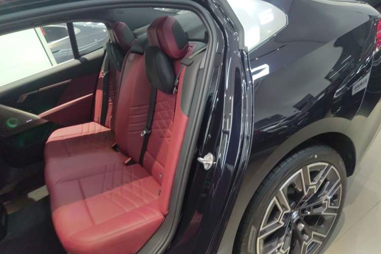 Used BMW 5 Series 2025 530Li Luxury Edition M Sport Package Left Rear Seat