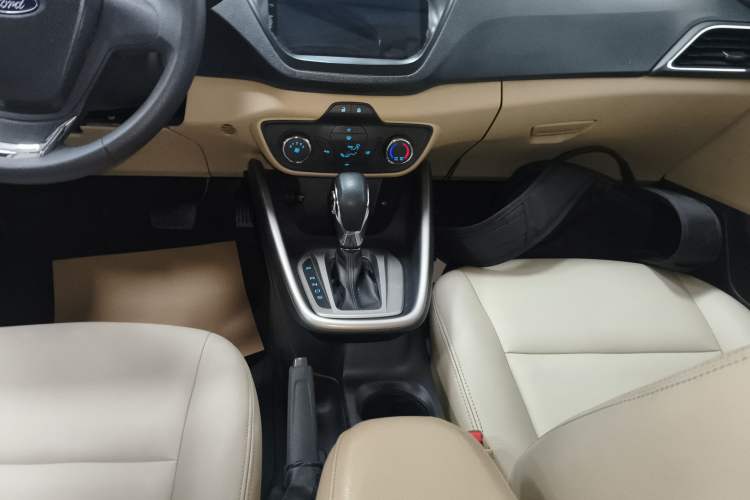 Used Ford Escort 2015 1.5L Automatic Comfort Edition Gear Lever