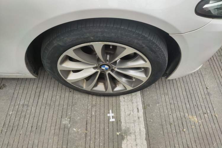Used BMW 5 Series 2017 525Li Leading Model Right Front Wheel Hub