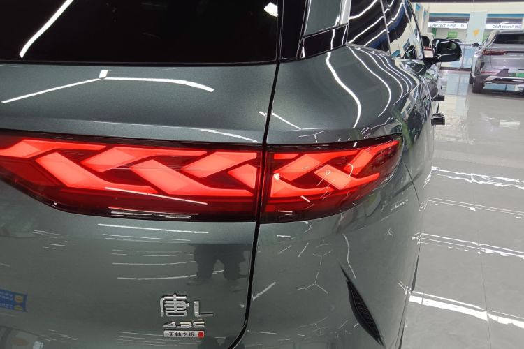 Used BYD Tang L 2025 DM 200KM Four-Wheel Drive LiDAR Flagship Model Right Rear Taillight