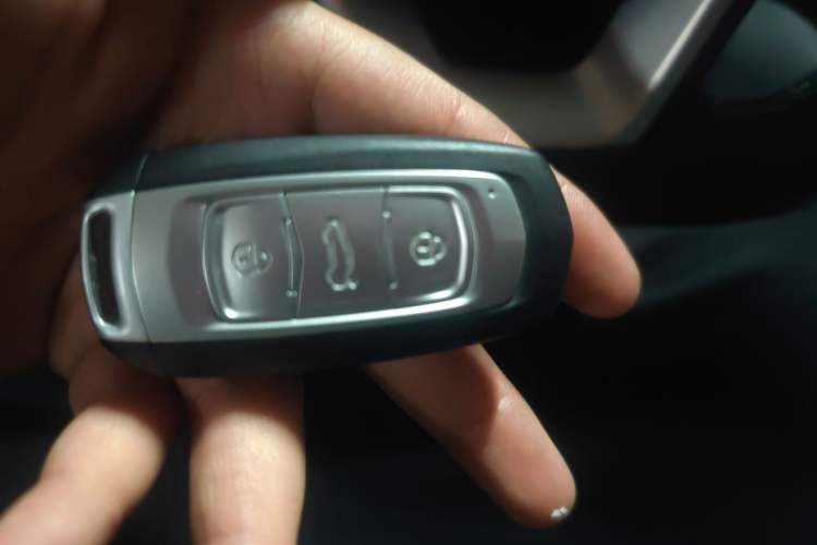 Used Geely Auto Emgrand X7 Sport 2018 1.8TD Automatic Two-Wheel Drive Smart 4G Connected Version
