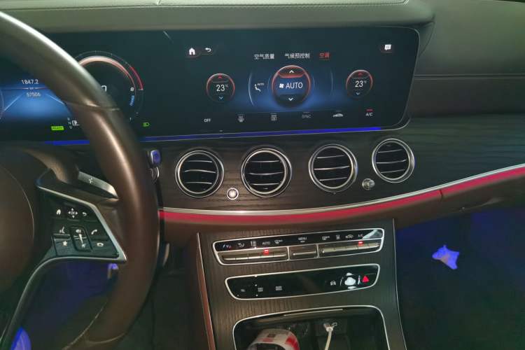 Used Mercedes-Benz E-Class New Energy 2022 Restyled E 350 e L Plug-in Hybrid Sedan Audio And AC Panel