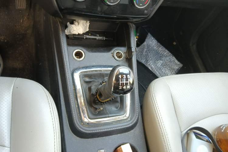 Used HYOSOW S3 2017 1.5L Manual Luxury Model Gear Lever