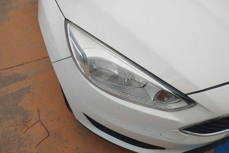 Used Ford Focus 2018 Hatchback Classic 1.6L Automatic Comfort Plus SmartDrive Edition Right Front Headlight