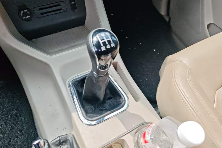 Used FORTHING Lingzhi 2019 M5L 1.6L 7-Seater Luxury Model China VI Standard
