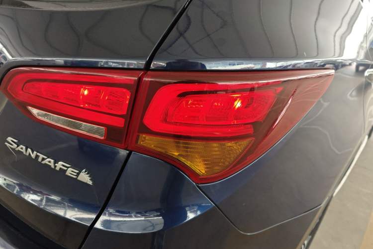 Used Hyundai Santa Fe 2017 2.0T Automatic Two-Wheel Drive Smart Version 7 Seats