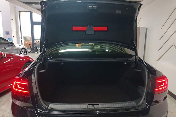 Used Volkswagen Magotan 2020 330TSI DSG Leading Model Trunk