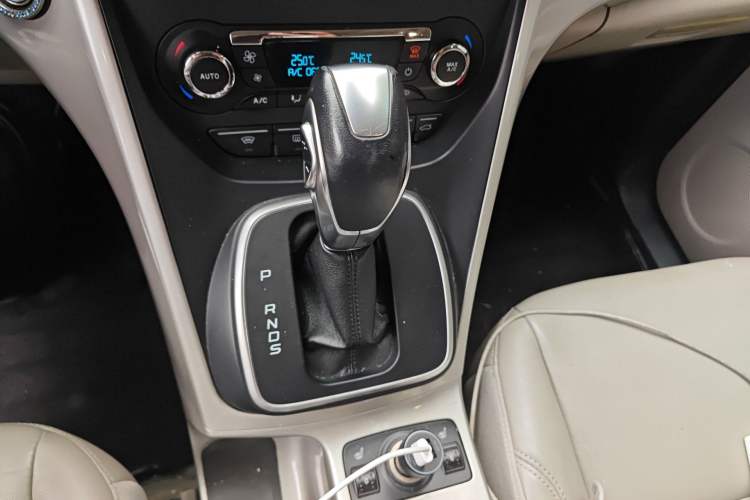 Used Ford Kuga 2013 2.0L GTDi Four-Wheel Drive Premium Model Gear Lever