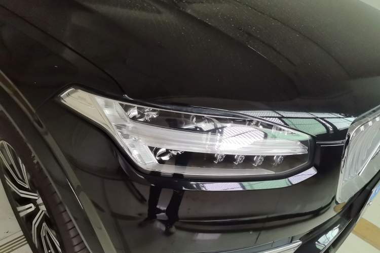 Used Volvo XC90 2023 B5 SmartDrive Luxury Edition 7 Seats Right Front Headlight