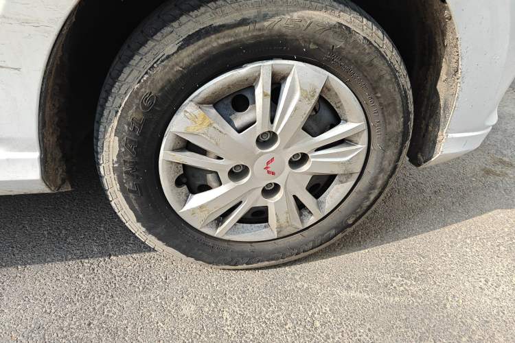 Used Wuling Hongguang 2021 1.5L Revised S Base Version with Electric Power Steering LAR Right Front Wheel Hub