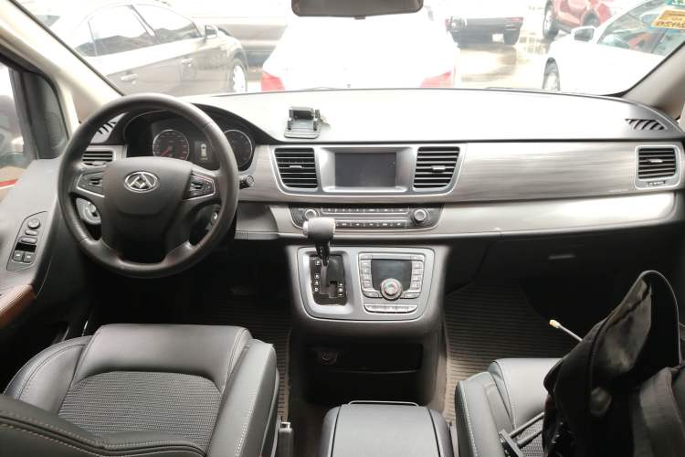 Used SAIC MAXUS G10 2016 2.0T Automatic Elite Edition
