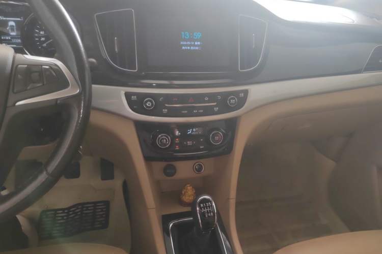 Used Baojun 730 2016 1.5T Manual Luxury Edition 7 Seats