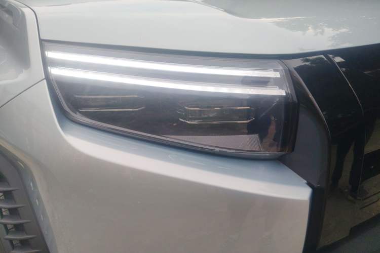 Used Formula Leopard Titanium 3 2025 501KM All-Wheel Drive Intelligent Driving Ultra Version
