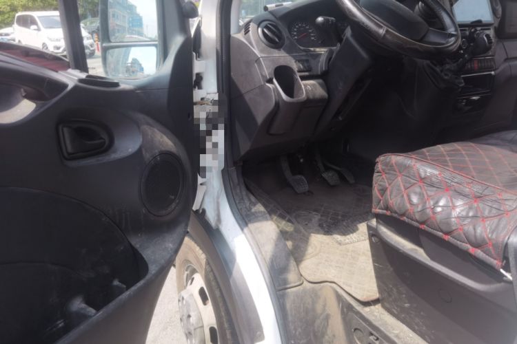 Used Iveco Eurocargo 2020 2.3T Manual Super Rui Long Wheelbase Short Overhang High Roof China VI F1A Driver Seat