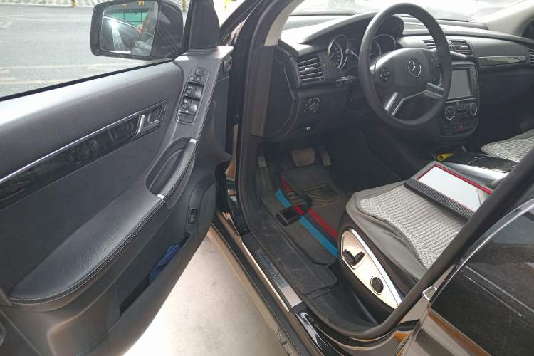 Used Mercedes-Benz R-Class 2017 R 320 4MATIC Business Edition Prestige Model
