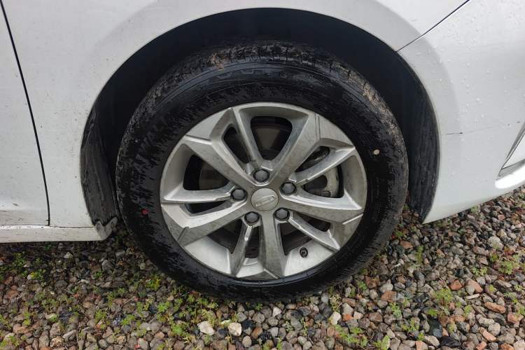 Used Geely Auto Emgrand GL 2020 1.4T CVT Luxury Model Right Front Wheel Hub