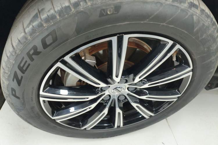 Used Volvo XC60 2021 T5 4x4 Smart Luxury Edition Exterior 4