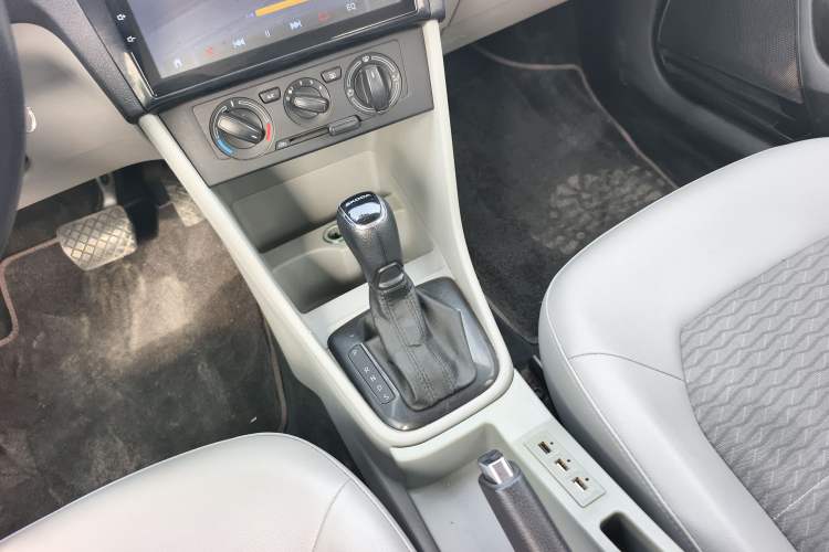 Used Skoda Rapid 2015 1.6L Automatic Smart Selection Model