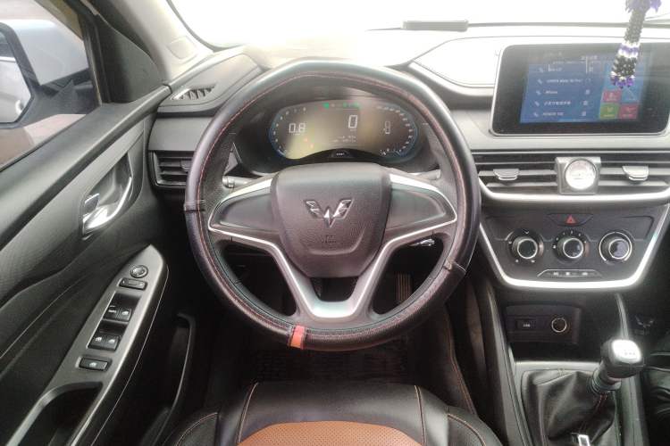 Used Wuling Hongguang S3 2018 1.5L Manual Comfort Model China V Standard Steering Wheel