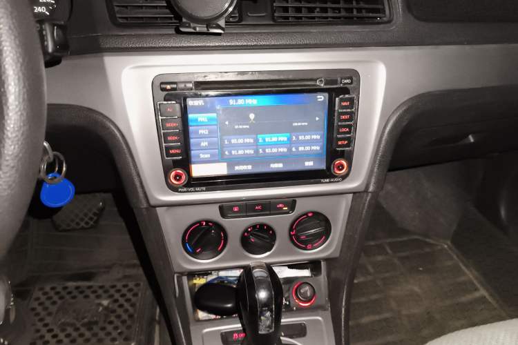 Used Volkswagen Gran Lavida 2013 1.6L Automatic Fashion Model
