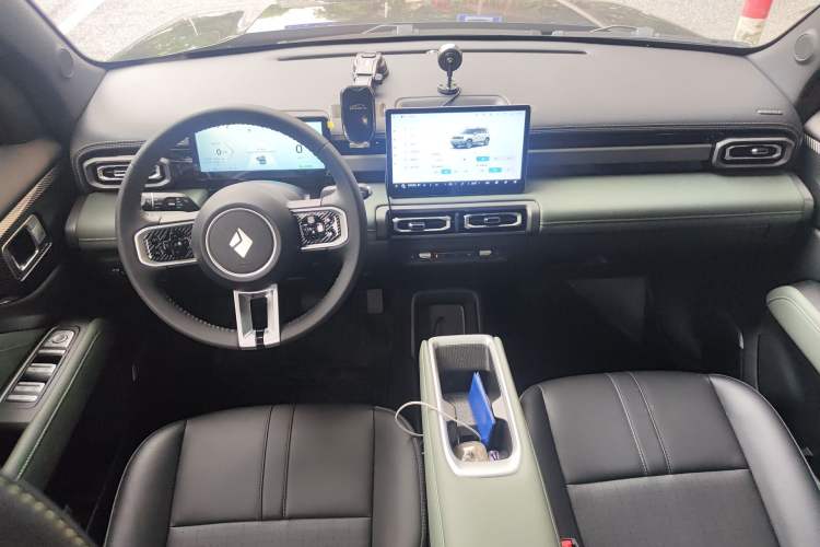 Used Baojun Spark EUV 2025 Flagship Edition 5 Seats Center Console