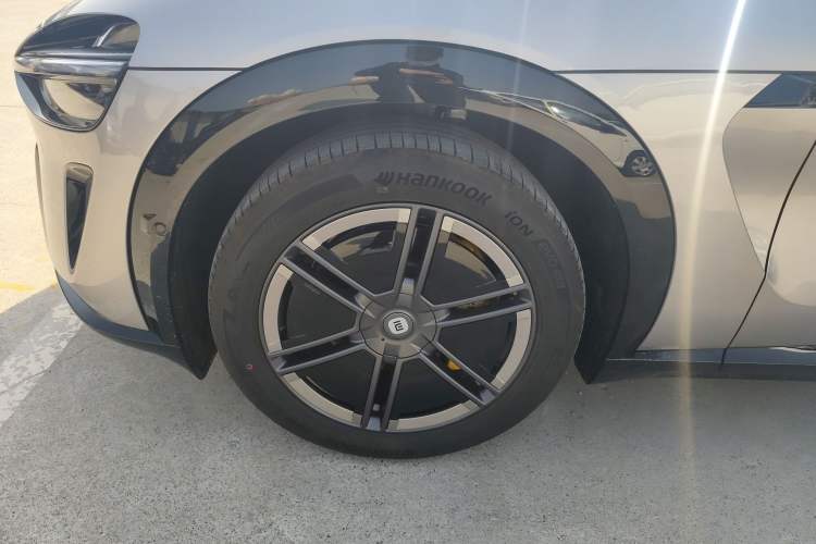 Used Xiaomi Auto YU7 2025 Ultra-Long Range Rear-Wheel Drive Version Left Front Wheel Hub