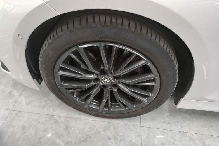 Used BMW 3 Series 2023 325Li M Sport Night Edition Package Left Front Wheel Hub
